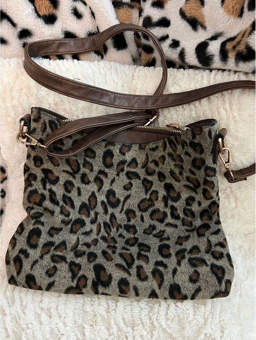Jen & Co Gray Leopard Print Crossbody Shoulder Bag Vegan  Boutique (SKU-0459)